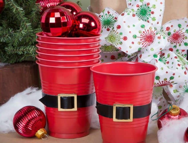 https://christmasfm.com/wp-content/uploads/2016/12/Santa-DIY-Party-Cups-Header.jpg